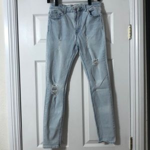 3/25🥳 Forever 21 Light wash skinny jeans
